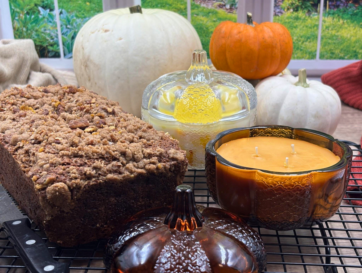 Pumpkin Bread & Bruleed Bananas - 8.5 oz Harvest Glass Pumpkin with Lid