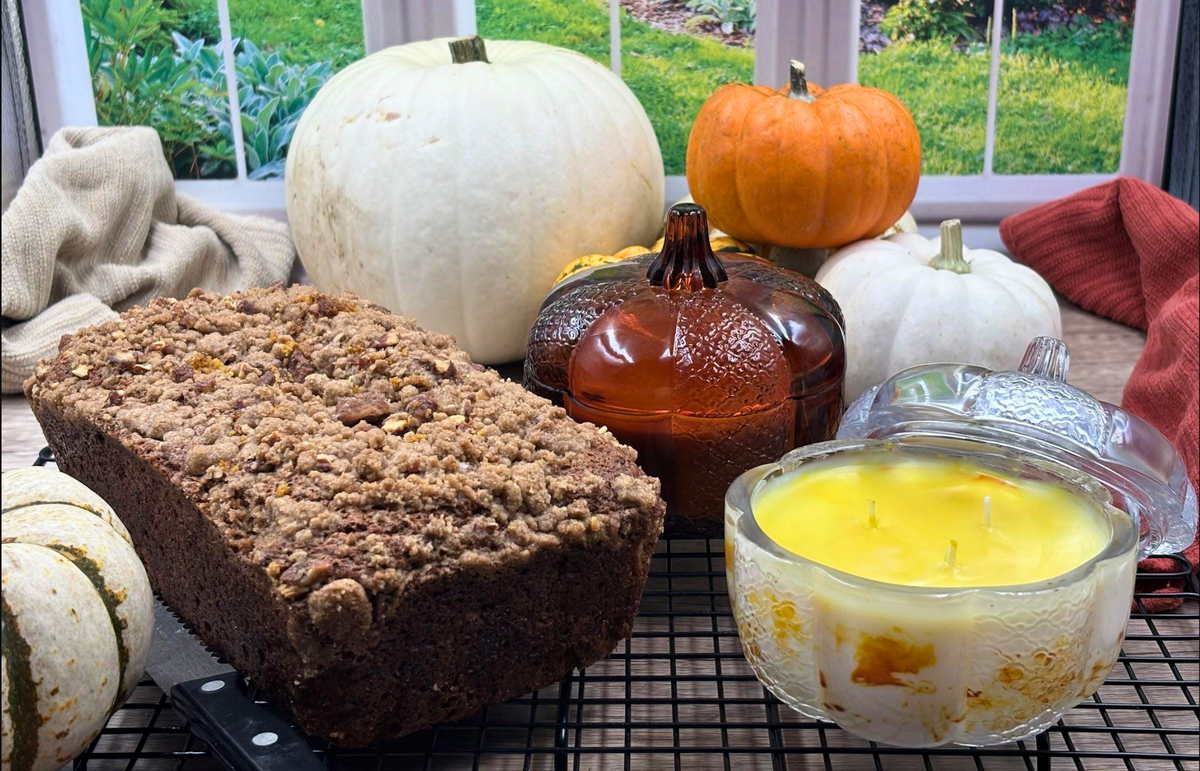 Pumpkin Bread & Bruleed Bananas - 8.5 oz Harvest Glass Pumpkin with Lid